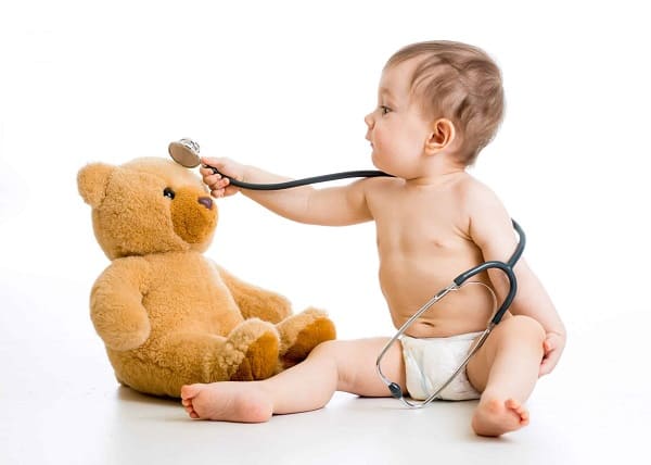 Pediatra especialista en endoscopia